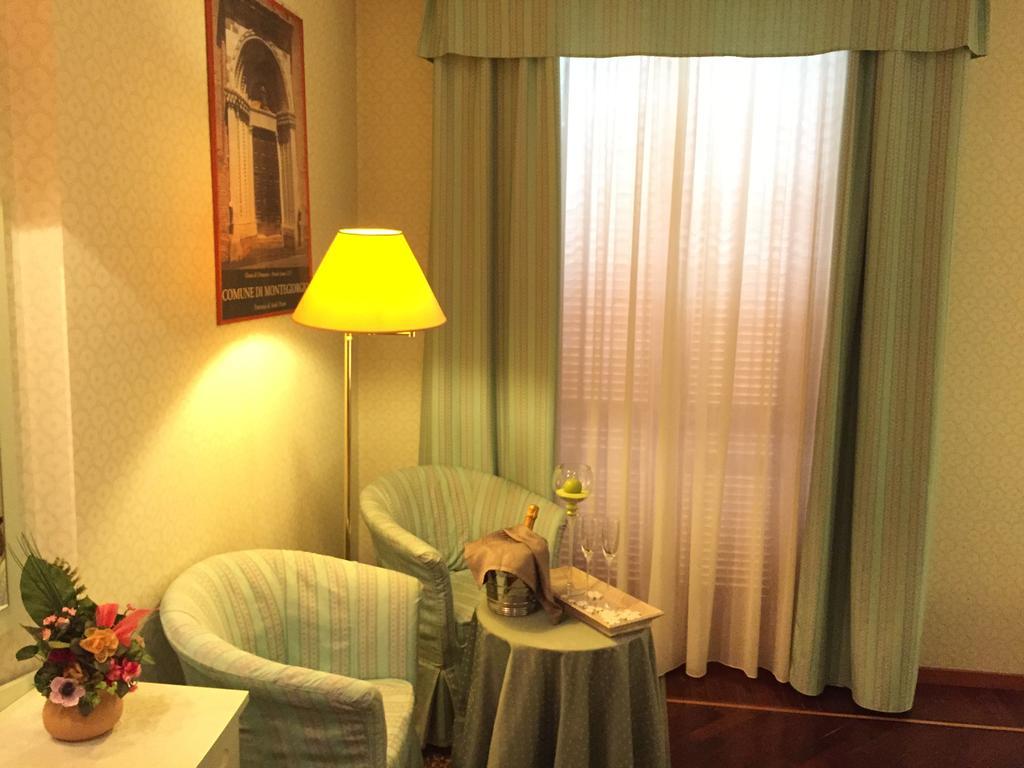 Oscar E Amorina Montegiorgio Cameră foto